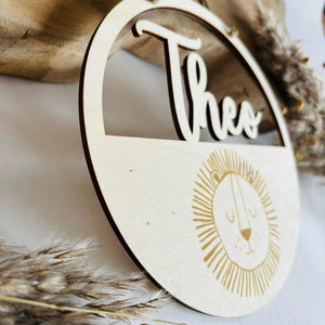 Türschild Löwe personalisiert fürs Kinderzimmer, gefertigt in Wunschfarben, Geschenk Taufe, Geburt, Kindergeburtstag, Namensschild, Tiere