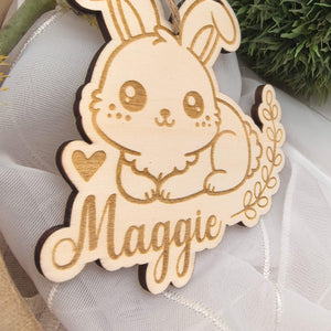 Ostereier zum aufhängen, Osteranhänger, Ostergeschenk personalisiert, Geschenkanhänger Ostern, Osterdeko Holz, Osterhase, Hase mit Blumen