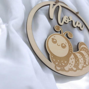 Personalisiertes Namensschild, Türschild, Holzschild Kinder Baby, Geschenk Geburt Taufe Geburtstag, Kinderzimmer Patenkind, Raupe, Wurm