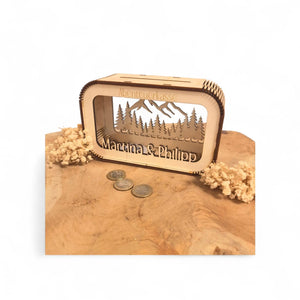 Spardose Reisekasse personalisiert mit Name, Geldgeschenk, Sparschwein Geburtstagsgeschenk Freundin Ehefrau Einzugsgeschenk, Berge, Camping