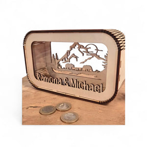 Spardose Reisekasse personalisiert mit Name, Geldgeschenk, Sparschwein Geburtstagsgeschenk Freundin Ehefrau Einzugsgeschenk, Berge, Camping