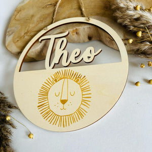 Türschild Löwe personalisiert fürs Kinderzimmer, gefertigt in Wunschfarben, Geschenk Taufe, Geburt, Kindergeburtstag, Namensschild, Tiere