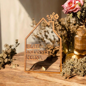 Haus mit Namen, Holzhaus personalisiert, 4mm Holz personalisierte Deko Wand Einzugsgeschenk, Türschild Familie, Geburtstagsgeschenk Hochzeit