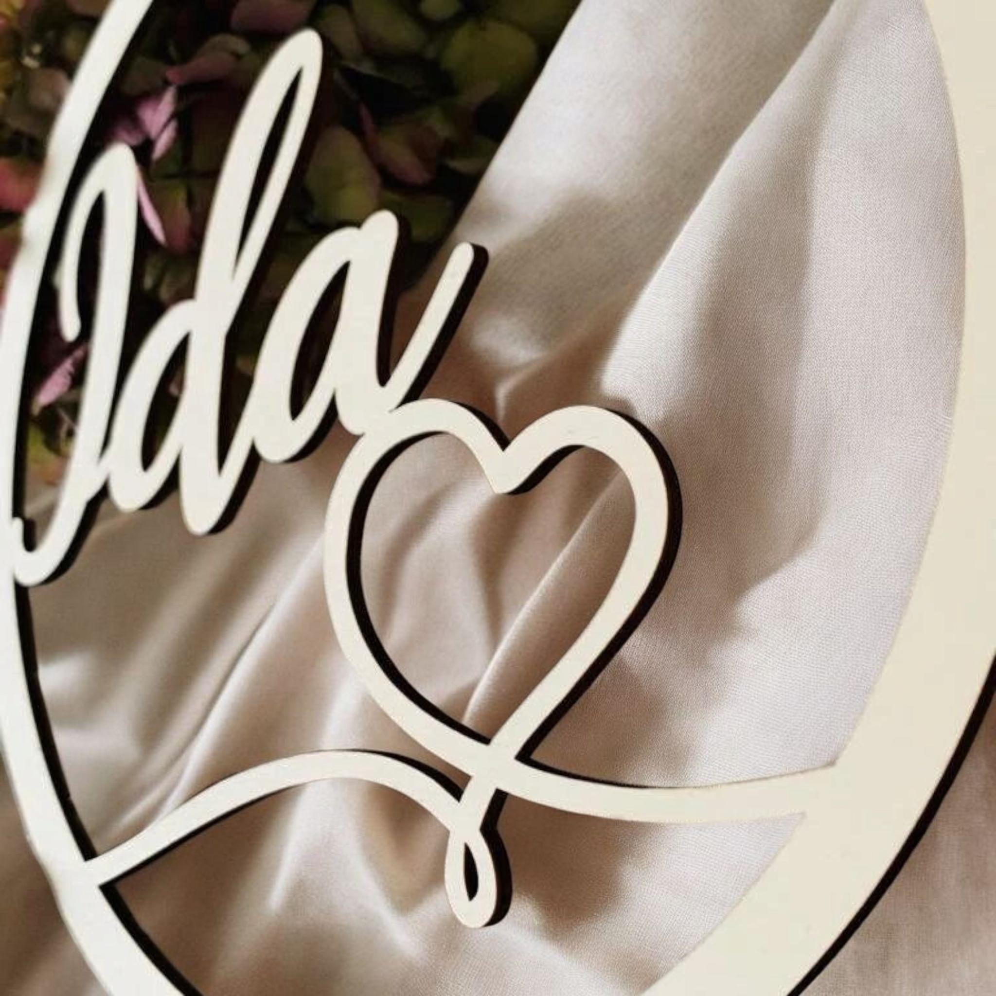 Filigranes, personalisiertes Namensschild, Türschild mit Herz im Boho Stil, Geschenk Baby, Geburt, Taufe, Kinderzimmerdeko, minimalistisch