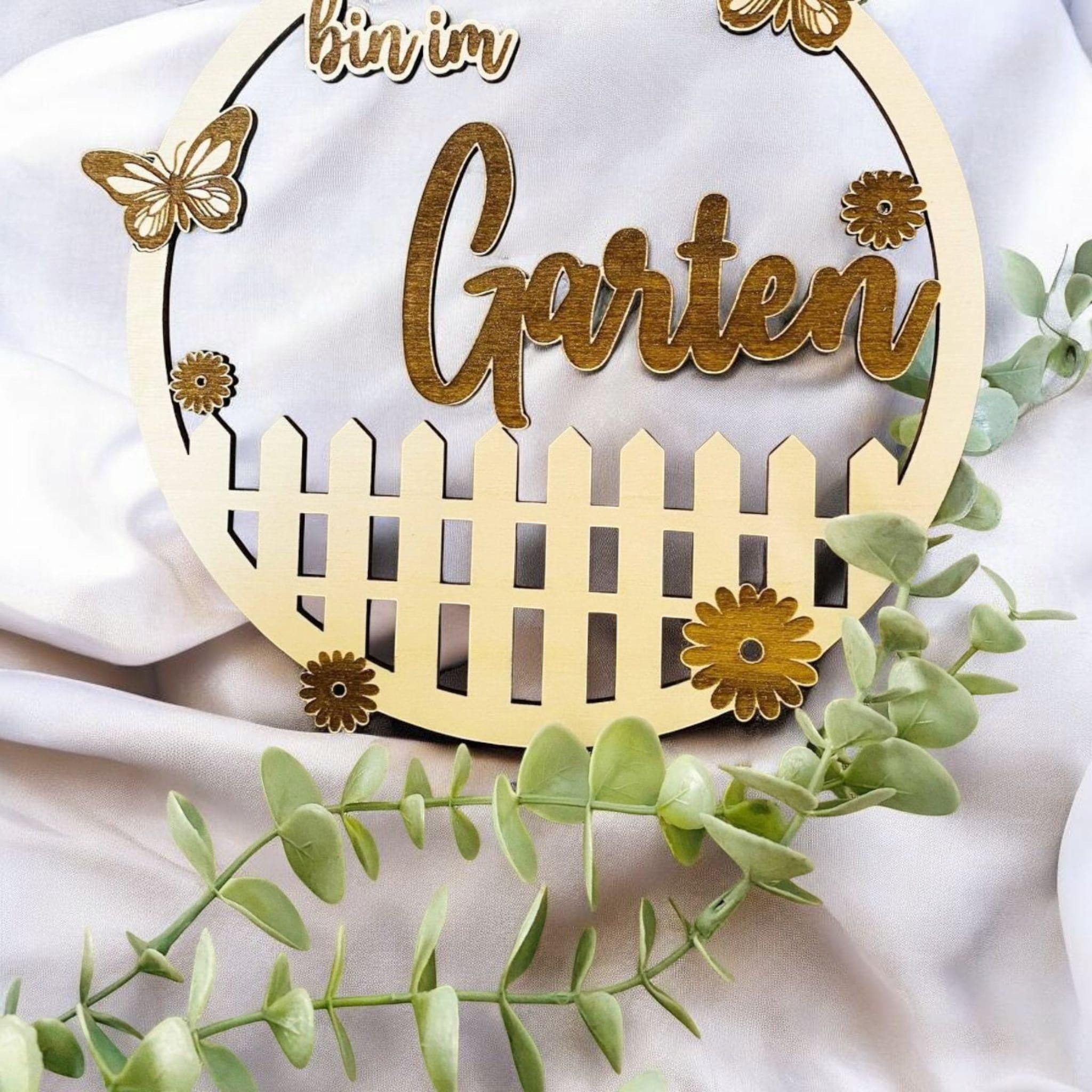 Sind / Bin im Garten Schild , Türschild in Wunschfarbe, Gartenzaun, Gartendeko, Haustür, Gartenfreunde, Blumen