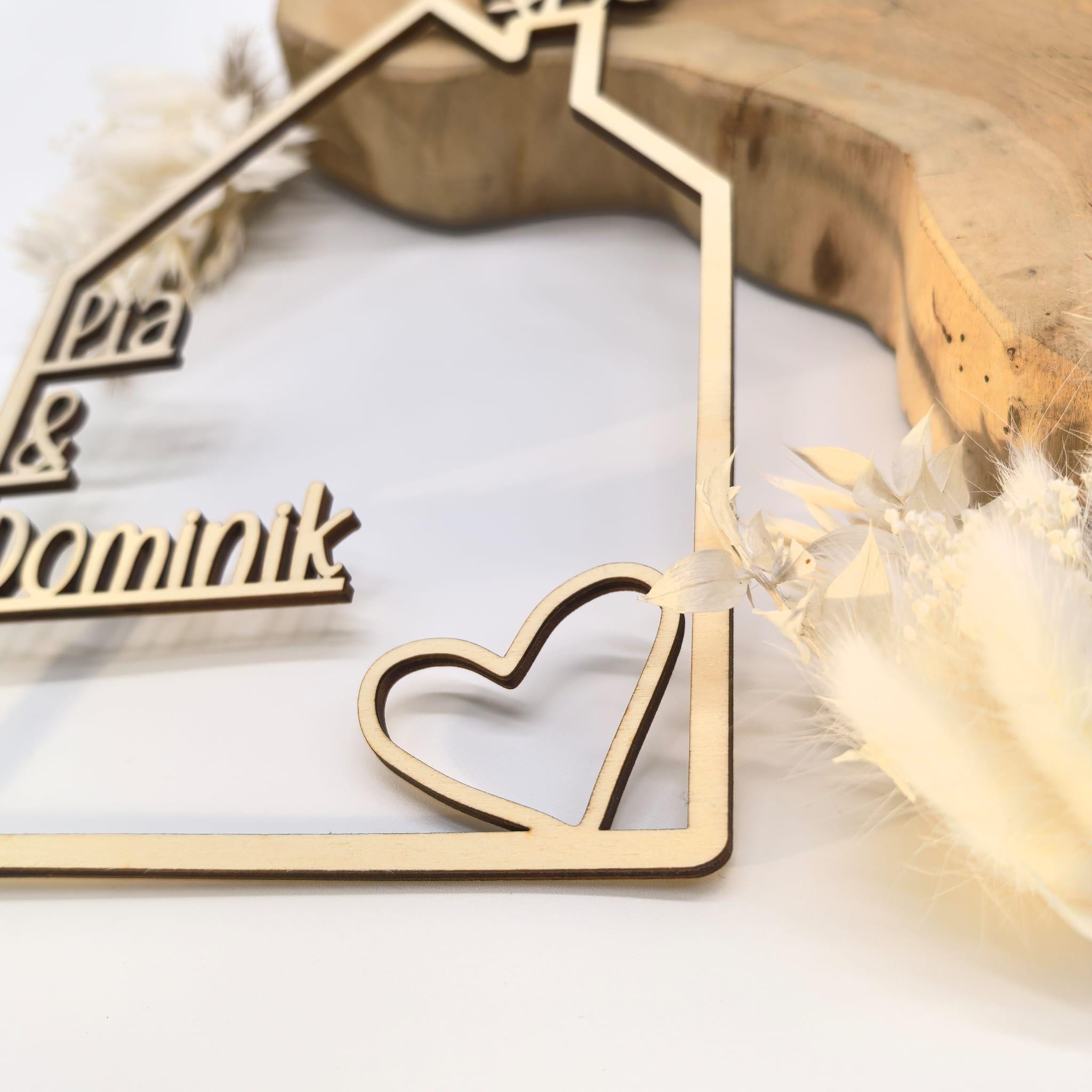 Haus mit Namen, Holzhaus personalisiert, 4mm Holz personalisierte Deko Wand Einzugsgeschenk, Türschild Familie, Geburtstagsgeschenk Hochzeit