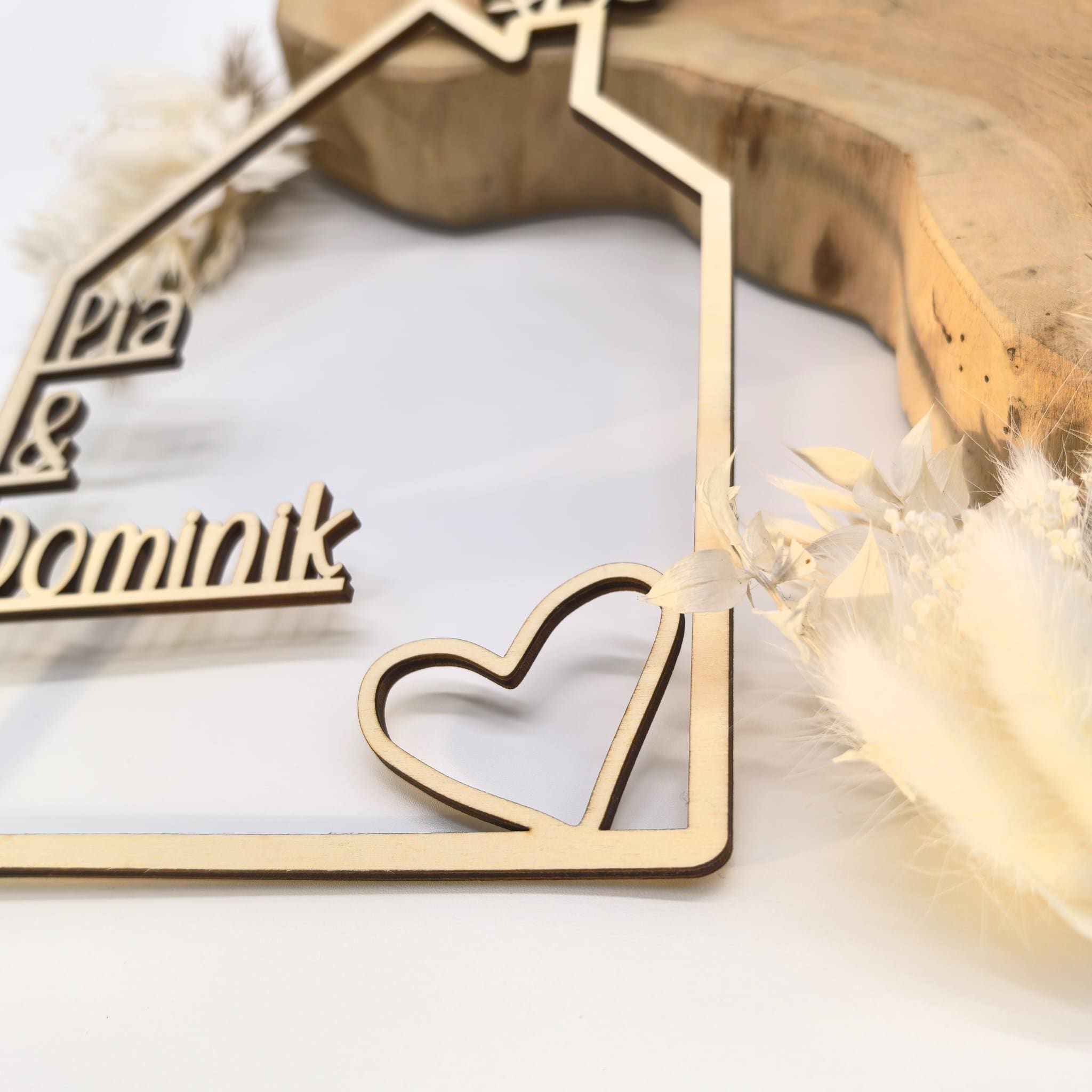 Haus mit Namen, Holzhaus personalisiert, 4mm Holz personalisierte Deko Wand Einzugsgeschenk, Türschild Familie, Geburtstagsgeschenk Hochzeit