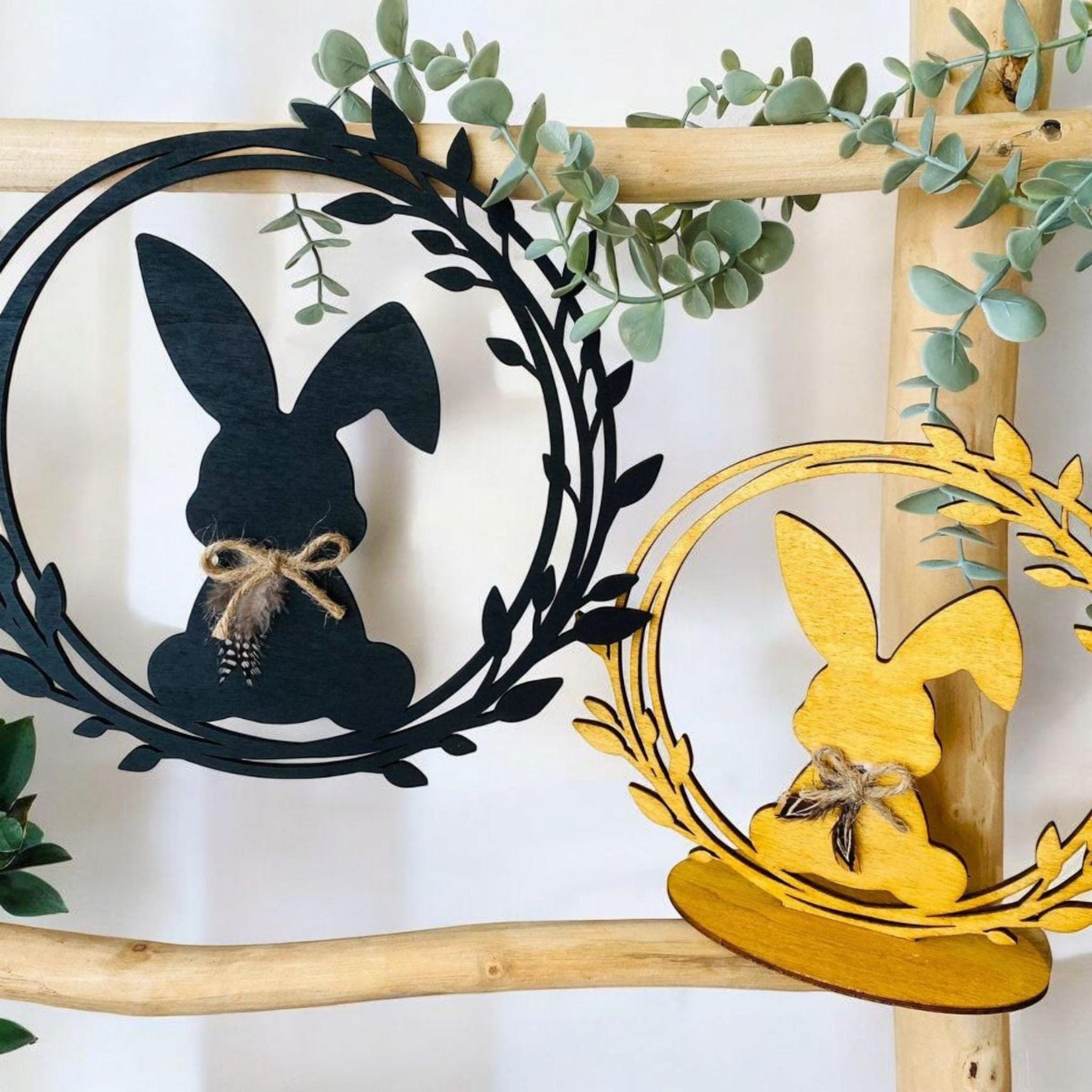 Oster Türkranz mit Hase und Federn, Wanddeko, Fensterdeko, Osterkranz, Osterdeko, Osterhase, Ostereier, personalisierte Deko