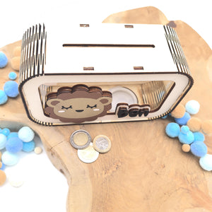 Spardose Löwe personalisiert mit Namen in Wunschfarben, Sparbüchse, Sparschwein, Geldgeschenk, Geschenk Geburt, Taufe, Geburtstag, Löwen