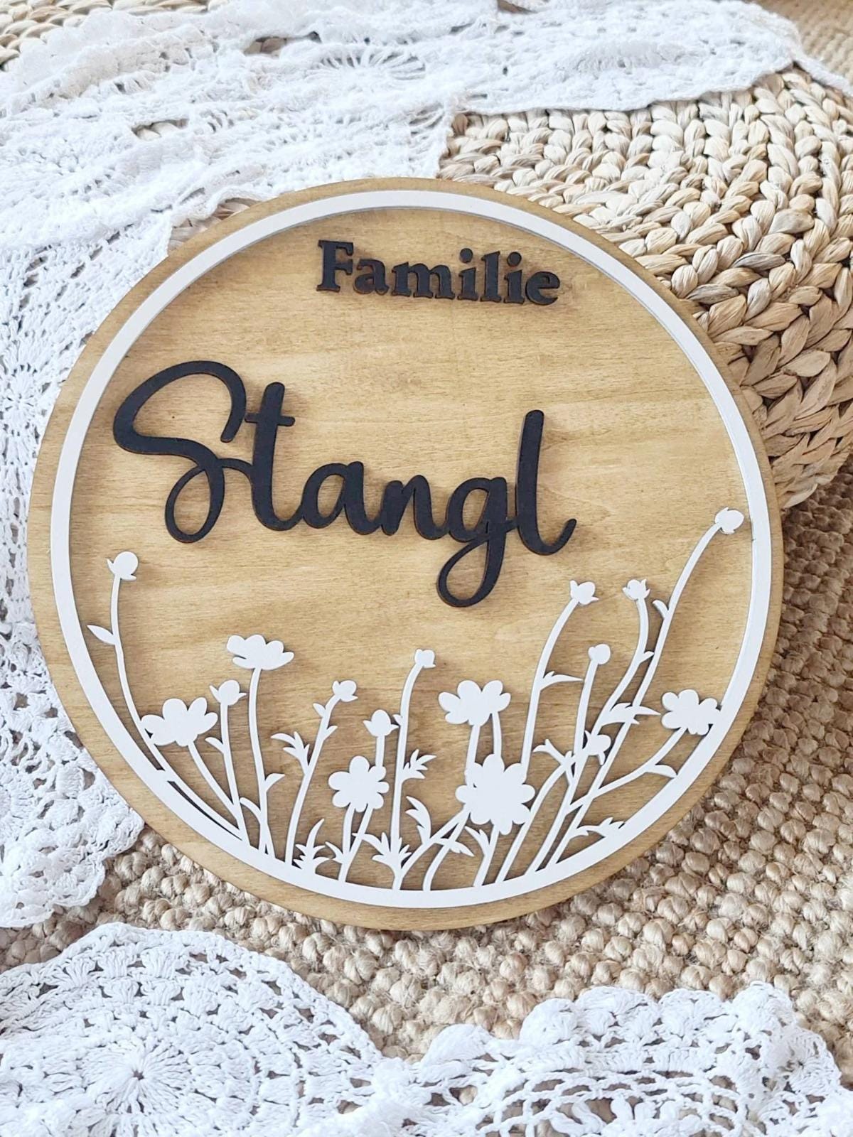 personalisierter Türkranz mit Familiennamen und Wildblumen, Geschenk Hochzeit, Einzug, Türschild, Haustier, Familienstammbaum, Geburtstag