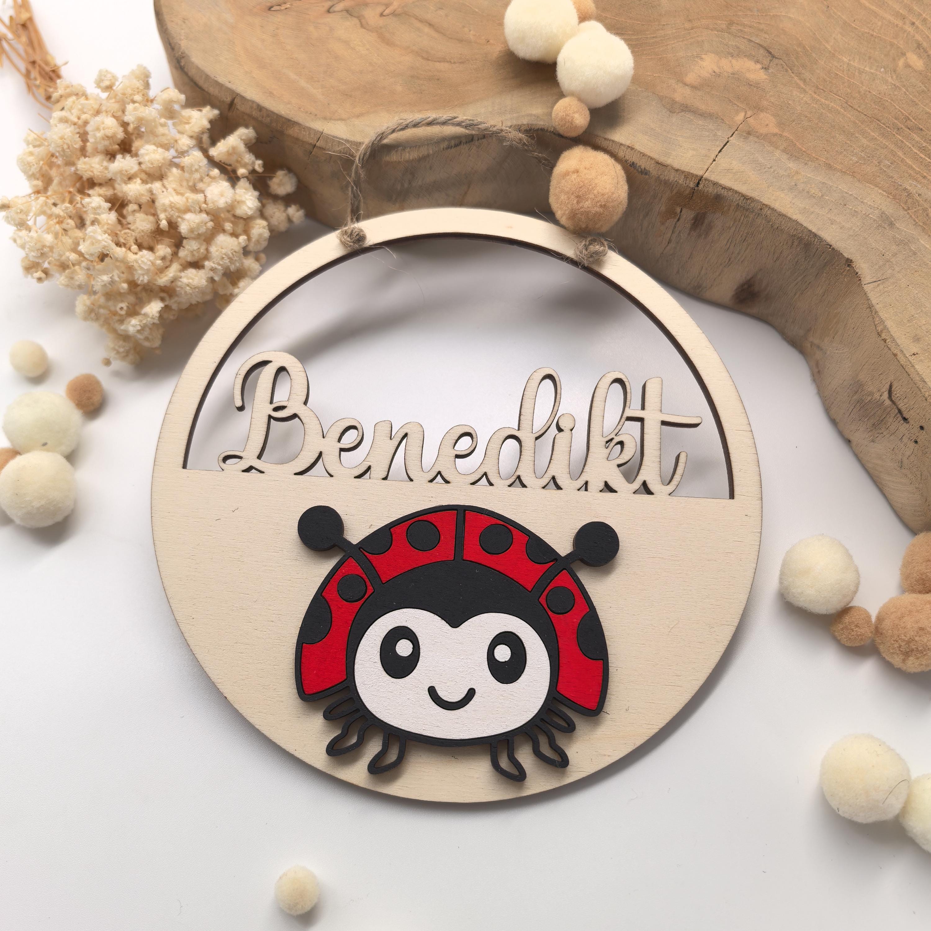 Marienkäfer Türschild personalisiert fürs Kinderzimmer, gefertigt in Wunschfarben, Geschenk Taufe, Geburt, Kindergeburtstag, Namensschild