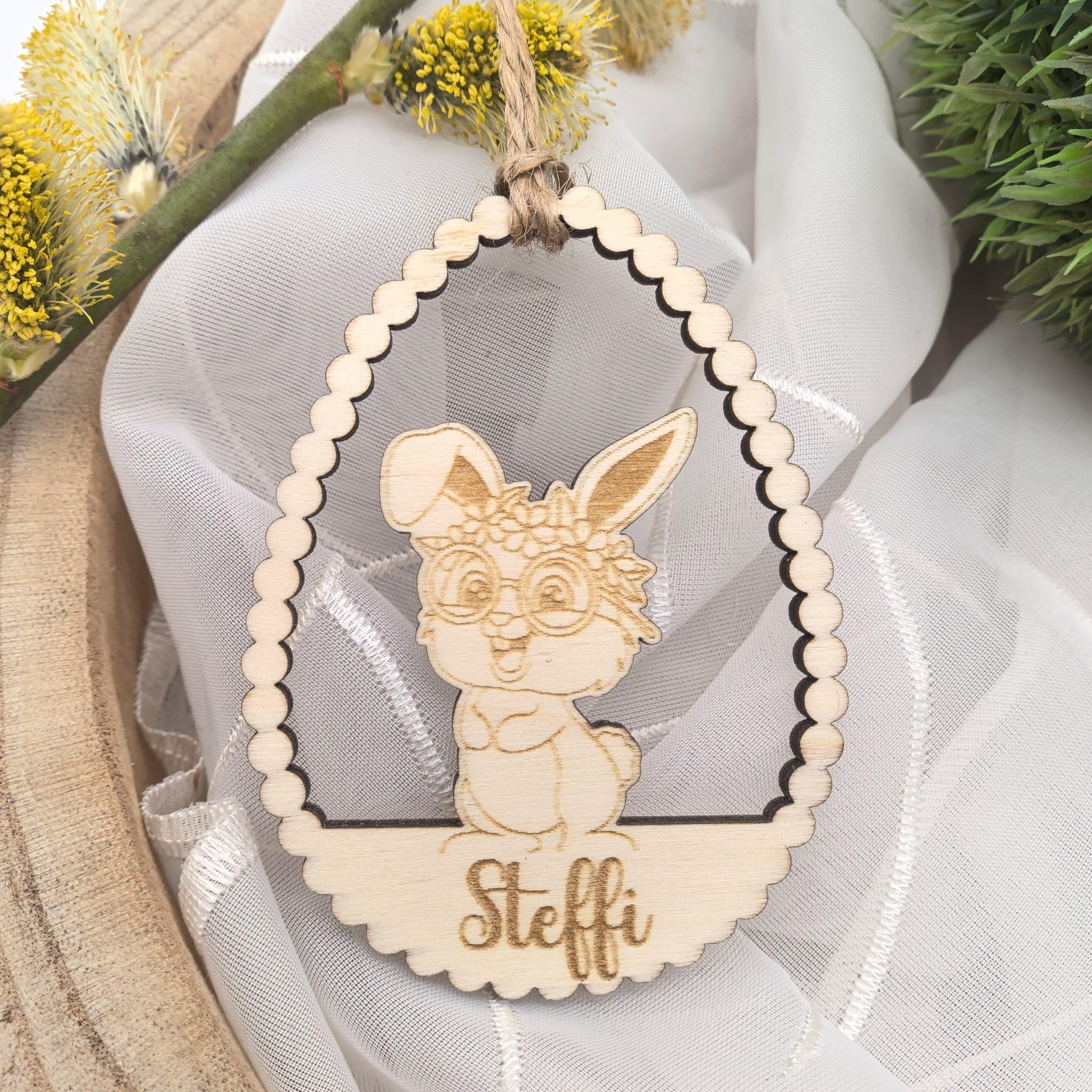 Ostereier zum aufhängen, Osteranhänger, Ostergeschenk personalisiert, Geschenkanhänger Ostern, Osterdeko Holz, Osterhase, Hase mit Blumen