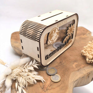 Spardose Reisekasse personalisiert mit Name, Geldgeschenk, Sparschwein Geburtstagsgeschenk Freundin Ehefrau Einzugsgeschenk, Flugzeug Sonne