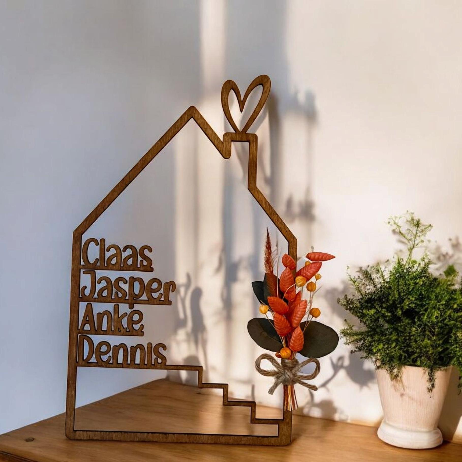 Haus mit Namen Trockenblumen Holzhaus personalisiert, personalisierte Deko Wand Einzugsgeschenk, Türschild Familie, Geburtstagsgeschenk
