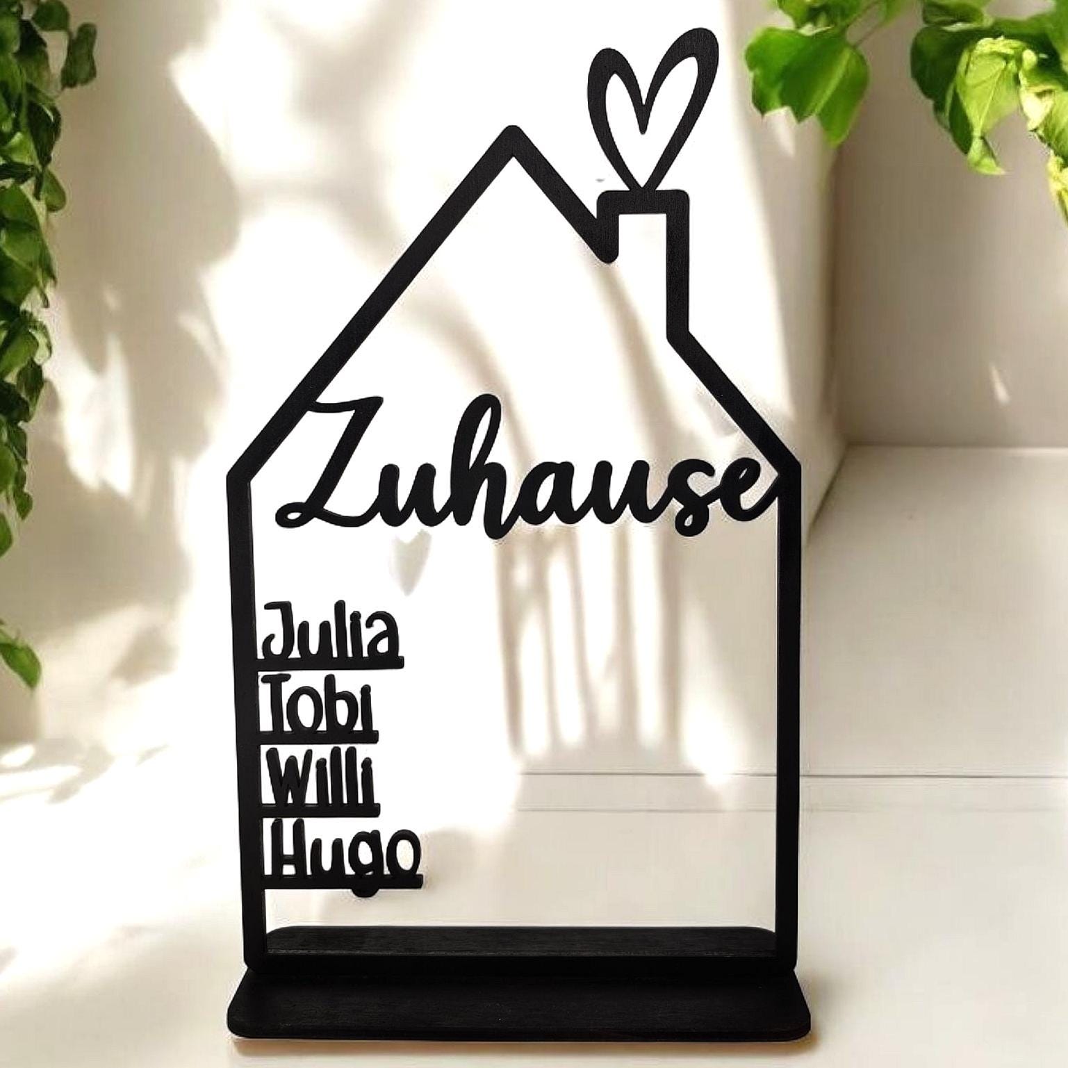 Haus mit Namen, Holzhaus personalisiert, 4mm Holz personalisierte Deko Wand Einzugsgeschenk, Türschild Familie, Geburtstagsgeschenk Hochzeit