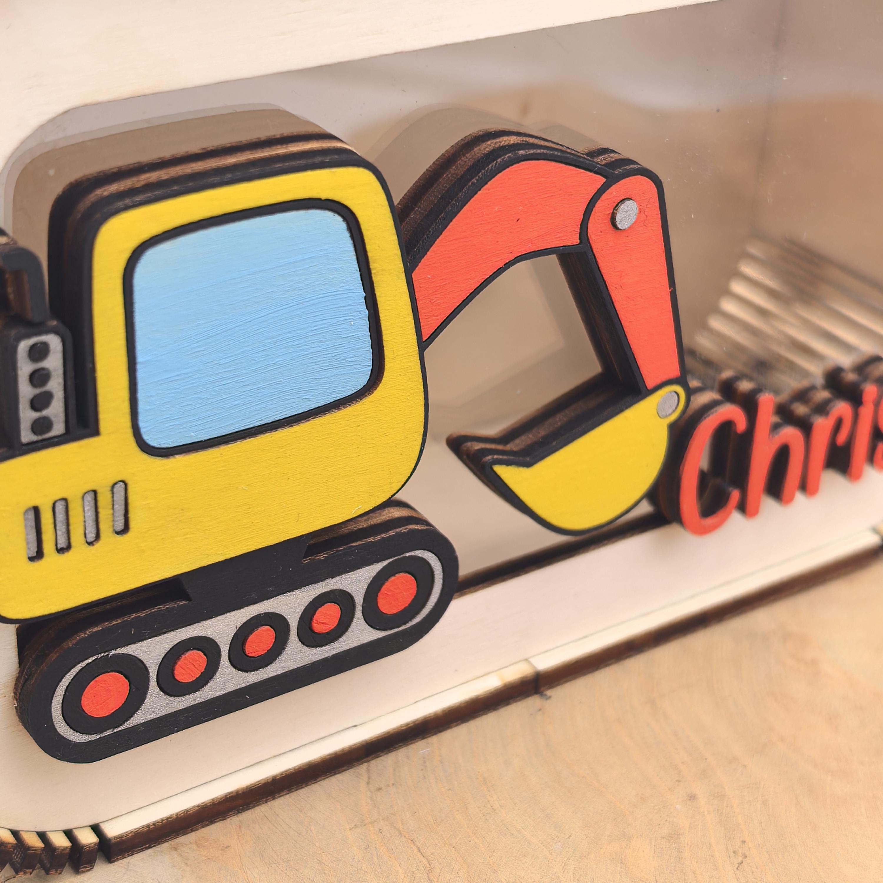 Spardose Bagger personalisiert mit Namen in Wunschfarben, Sparbüchse, Sparschwein, Geldgeschenk, Geschenk Geburt, Taufe, Geburtstag, Truck