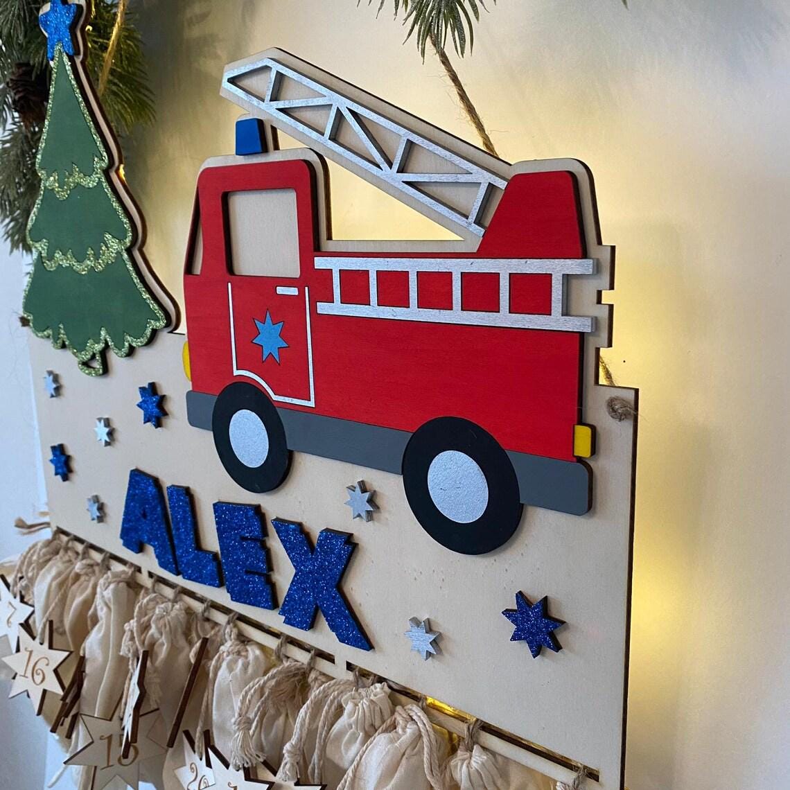 Adventskalender XXL Feuerwehr aus Holz, personalisiert mit Wunschtext und in Wunschfarbe, Geschenkidee, Babys Weihnachten, Feuerwehrauto