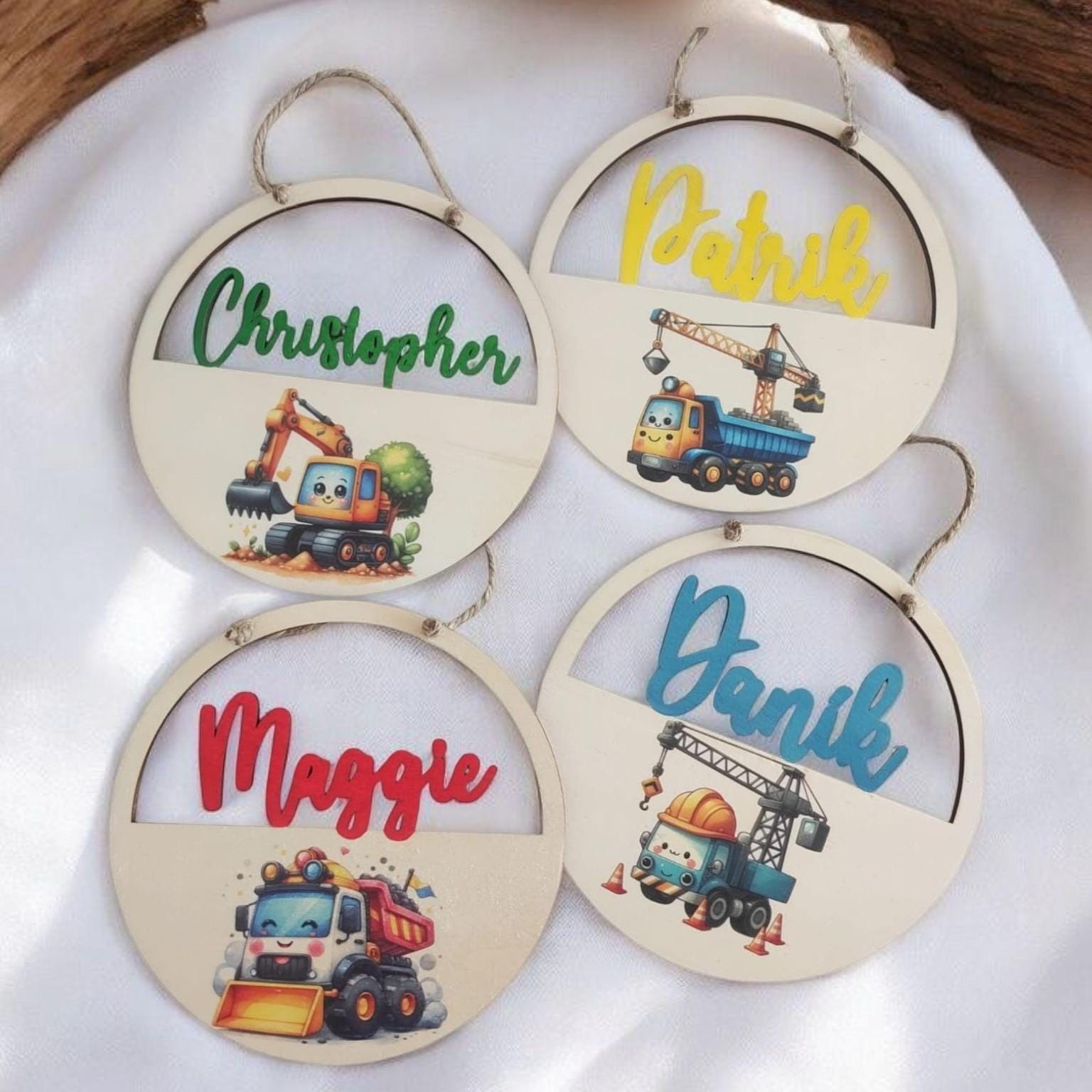 Türschild personalisiert fürs Kinderzimmer mit Bagger, in Wunschfarben, Geschenk Taufe, Geburt, Kindergeburtstag, Namensschild, Baustelle