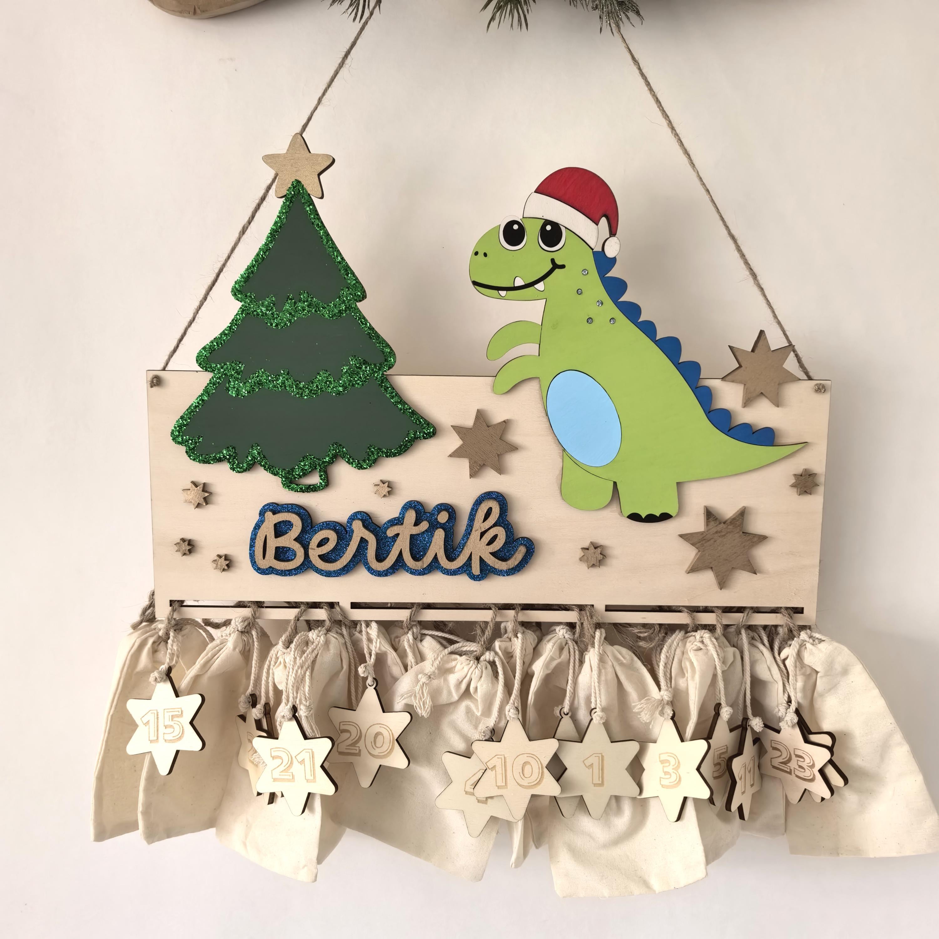 Adventskalender Dino aus Holz, personalisiert mit Wunschtext und in Wunschfarbe, Geschenkidee, Babys Weihnachten, Advent, Trex, Dinosaurier