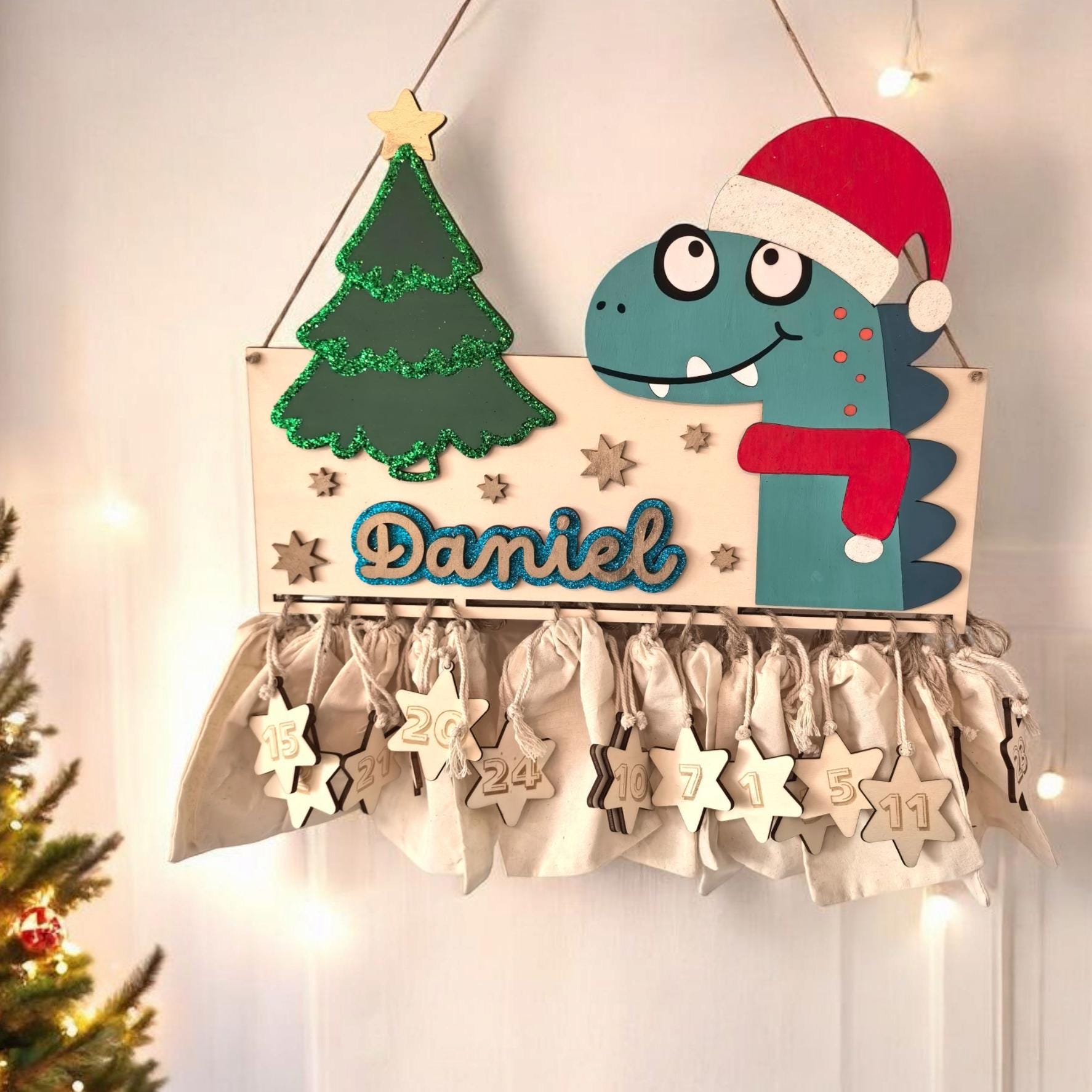 Adventskalender Dino aus Holz, personalisiert mit Wunschtext und in Wunschfarbe, Geschenkidee, Babys Weihnachten, Advent, Trex, Dinosaurier
