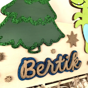 Adventskalender Dino aus Holz, personalisiert mit Wunschtext und in Wunschfarbe, Geschenkidee, Babys Weihnachten, Advent, Trex, Dinosaurier
