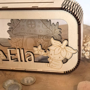 Spardose personalisiert mit Namen, Sparbüchse, Sparschwein, Geldgeschenk, Geschenk zur Geburt, Taufe, Geburtstag Fliegenpilz Wichtelhaus fee