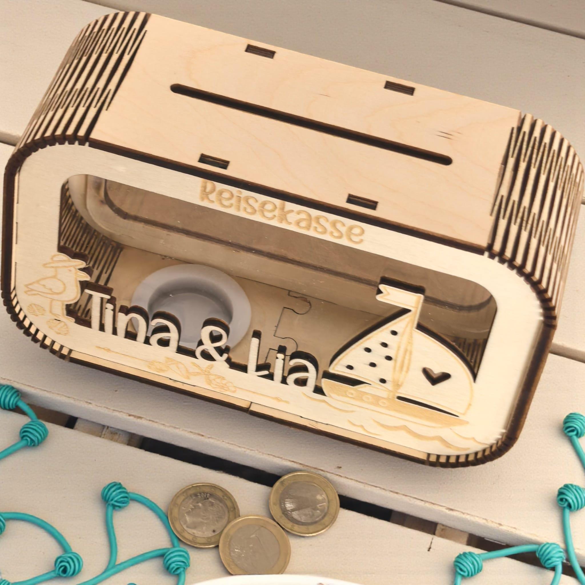 Spardose Reisekasse personalisiert mit Name, Geldgeschenk, Sparschwein Geburtstagsgeschenk Freundin Ehefrau Einzugsgeschenk, Schiff, Segeln