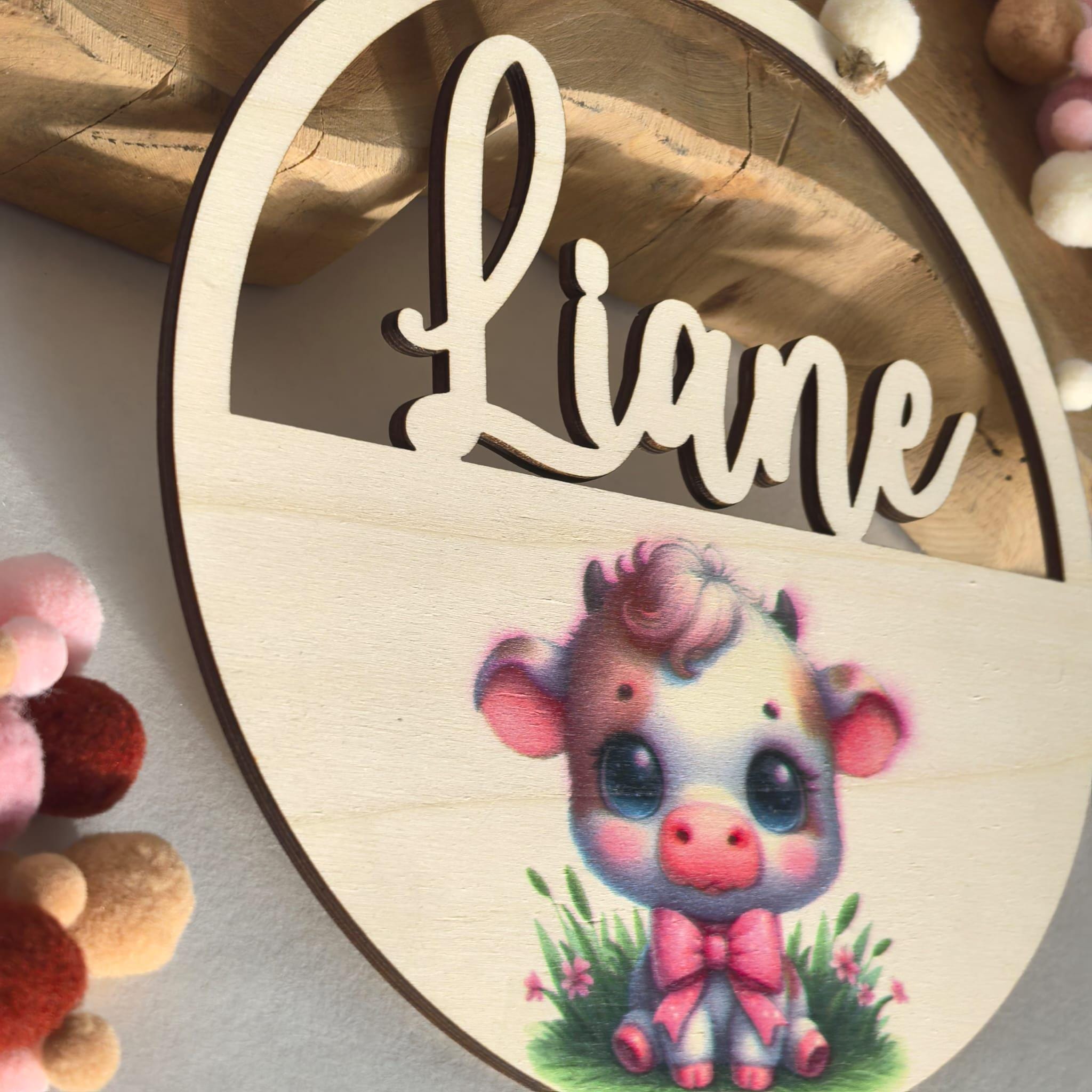 Türschild personalisiert fürs Kinderzimmer mit süßer Baby Kuh, Geschenk Taufe, Geburt, Kindergeburtstag, Namensschild, Bauernhof, Mädchen
