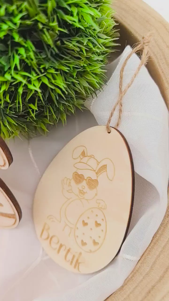 Ostereier zum aufhängen, Osteranhänger, Ostergeschenk personalisiert, Geschenkanhänger Ostern, Osterdeko Holz, Osterhase, Hase mit Blumen