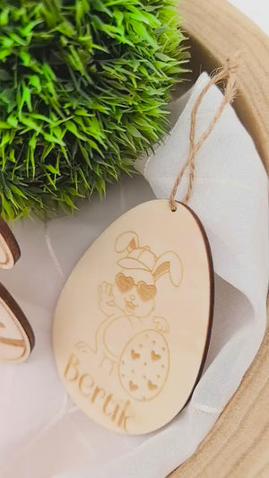 Ostereier zum aufhängen, Osteranhänger, Ostergeschenk personalisiert, Geschenkanhänger Ostern, Osterdeko Holz, Osterhase, Hase mit Blumen