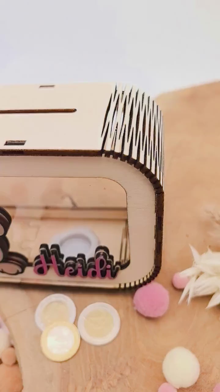 Bär Spardose personalisiert mit Namen in Wunschfarben, Sparbüchse, Sparschwein, Geldgeschenk, Geschenk Geburt, Taufe, Geburtstag, Teddy